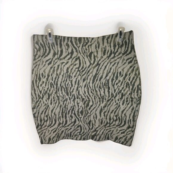 Royalty by Maluma Women's Green Jacquard Mini Sweater Skirt Size L - Picture 2 of 6